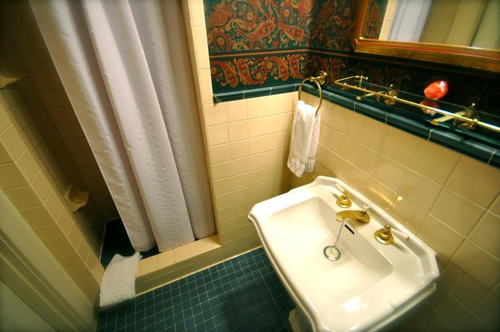 Lion And The Rose Victorian Guest House Portland Extérieur photo